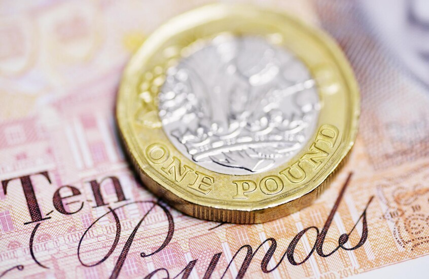 تراجع نمو الأجور بالمملكة المتحدة إلى أدنى مستوى له منذ 2022