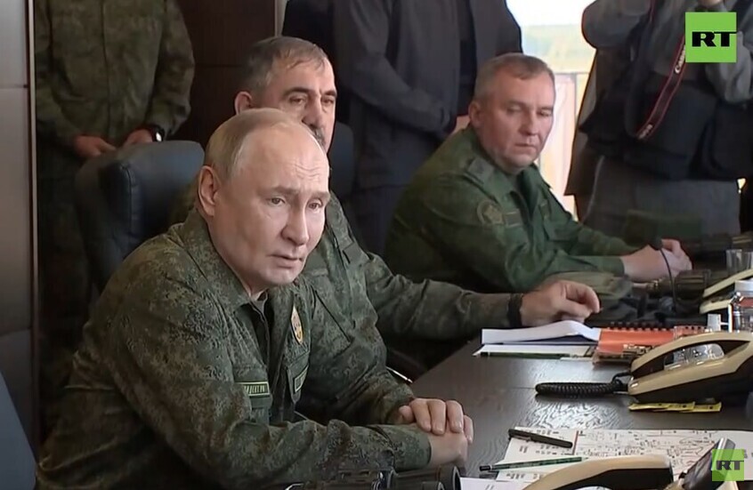 بوتين يظهر بالزي العسكري (فيديو)
