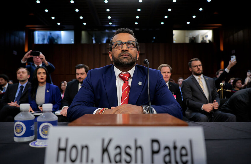 مدير مكتب التحقيقات الفيدرالي الأمريكي يدعو إلى معاملة مهربي المخدرات معاملة تنظيم القاعدة