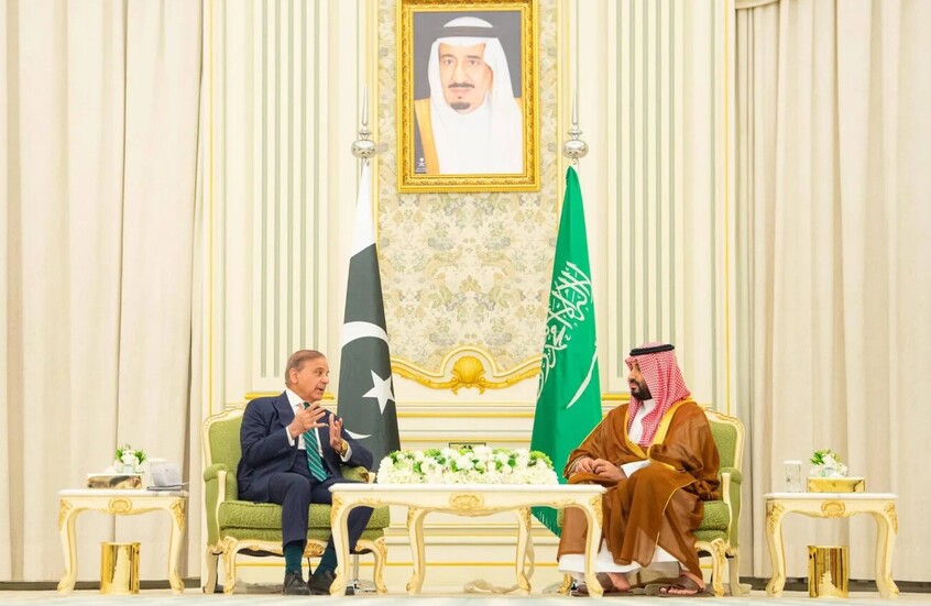 باكستان.. رئيس الوزراء يبحث الحرب في غزة مع محمد بن سلمان في السعودية