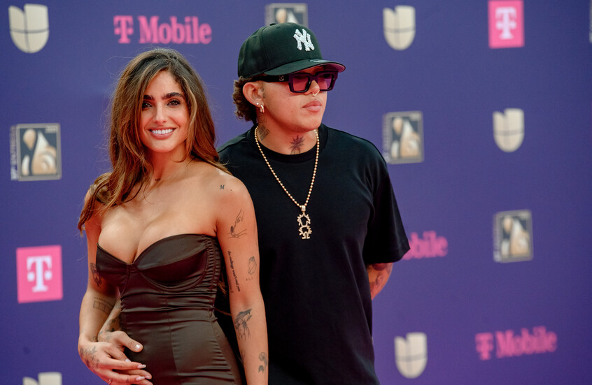 نجمة على مواقع التواصل تقاضي فنان بوب شهير بعد تسريب فيديو إباحي صادم لهما!