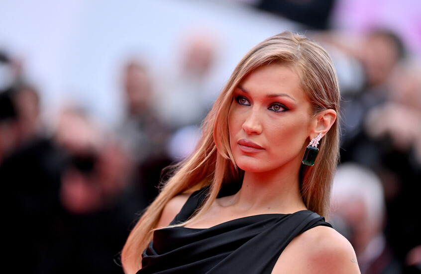 بيلا حديد تنشر صورا "مقلقة" من سرير المستشفى