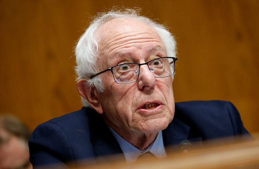 أول سيناتور أمريكي يسمي ما تفعله إسرائيل في غزة "إبادة جماعية"