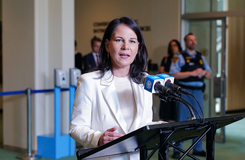 بيربوك بعباءة جديدة تتنصل من تصريح قديم بررت فيه استهداف إسرائيل للمدنيين في غزة (فيديو)