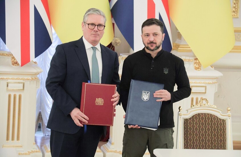زيلينسكي يصدق على "اتفاقية المئة سنة" مع بريطانيا