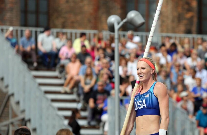 نجمة القفز بالزانة الأمريكية تنتقد استبعاد الروس