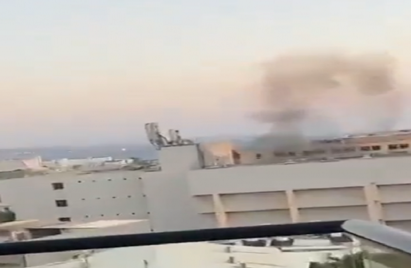 إعلام عبري: مسيرة يمنية أصابت فندقا بشكل مباشر في إيلات (فيديو)