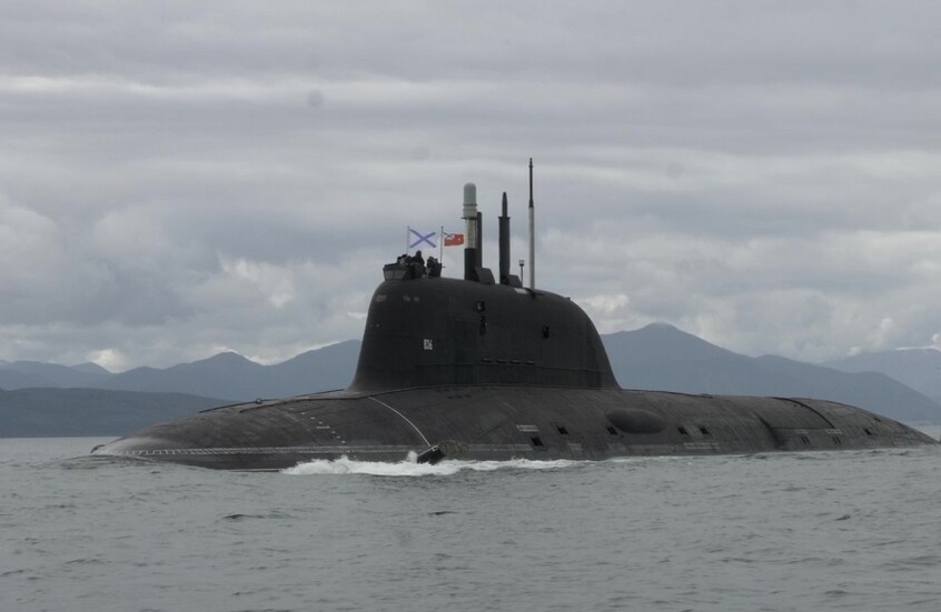 الغواصتان "كراسنويارسك" و"أومسك" تجريان تدريبات على إطلاق صواريخ مجنحة (فيديو)