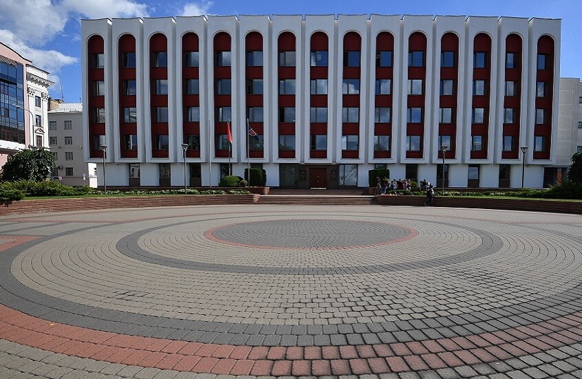 بيلاروس تعلن مستشار السفارة التشيكية في مينسك شخصا غير مرغوب فيه