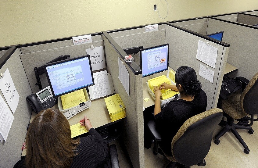 الجلوس الطويل يبطئ الأيض.. حيل بسيطة لتحريك الجسم وزيادة حرق السعرات أثناء العمل المكتبي