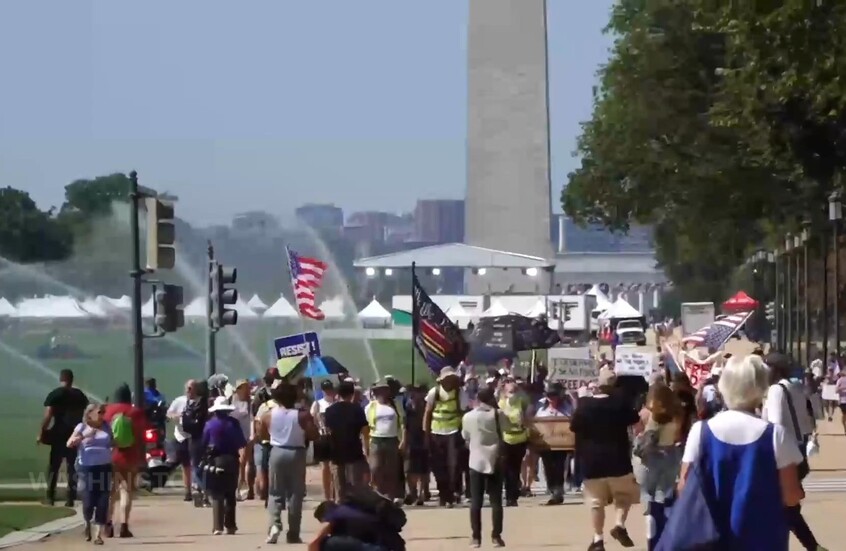 انطلقت من فيلادلفيا.. مسيرة من أجل الديمقراطية تقطع مسافة 160 ميلا وتصل إلى واشنطن (فيديو)