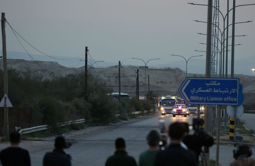 الأردن: ستتم إعادة فتح جسر الملك حسين أمام حركة المسافرين يوم غد الأحد