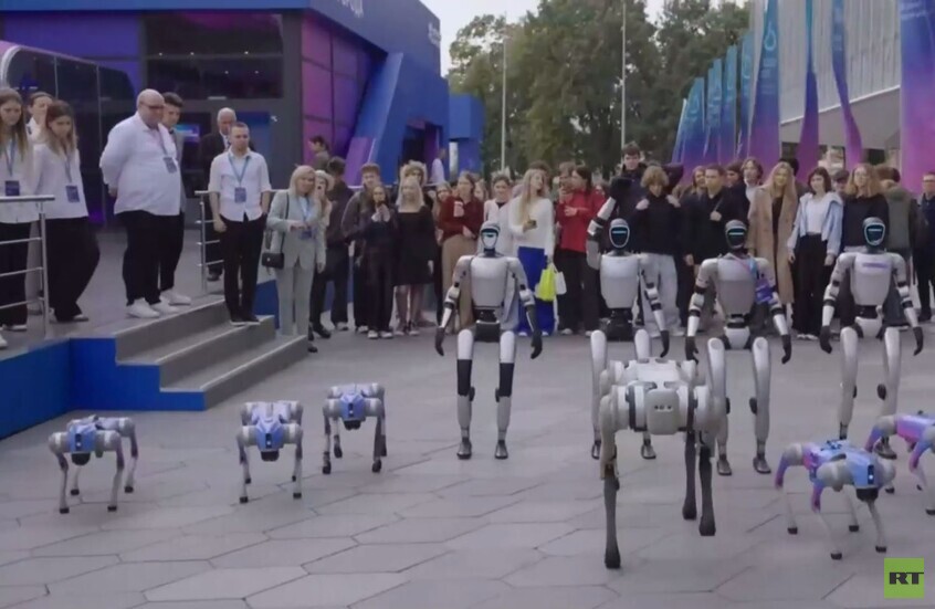 موسكو.. عرض للروبوتات في حديقة "زاريادي" ضمن منتدى بريكس