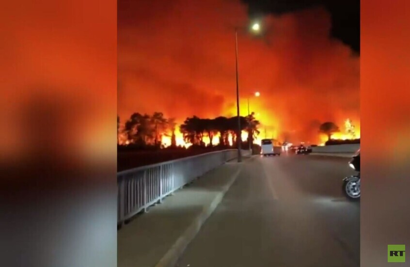 تركيا.. اندلاع حريق في الغابات قرب منطقة كوندو السياحية في أنطاليا