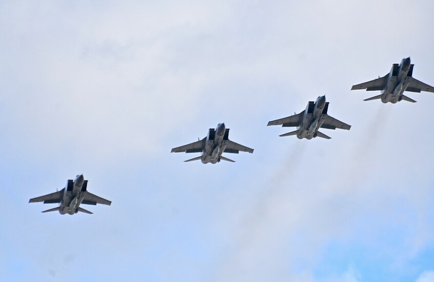 سياسي فرنسي شهير يدعو بلاده للانسحاب من حلف الناتو بعد فبركة حادث مقاتلات ميغ-31