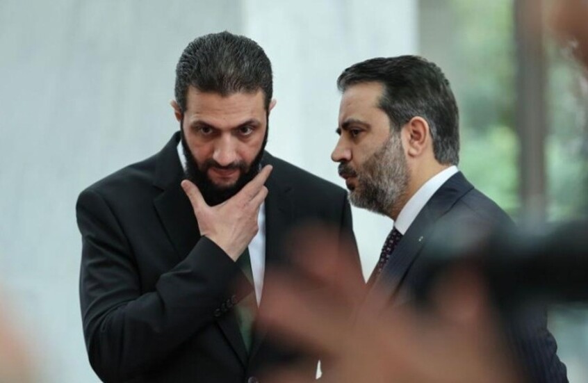 أمني إسرائيلي: الشرع والشيباني يسخران من سذاجة توم باراك الذي يصدق كل ما يقولان له