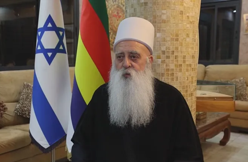 موفق طريف ينفي علمه بإدخال إسرائيل السلاح إلى السويداء ضمن المساعدات