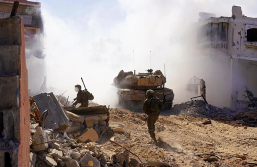 "الفرقة 98" الإسرائيلية تكثف عملياتها في مدينة غزة (صور + فيديو)