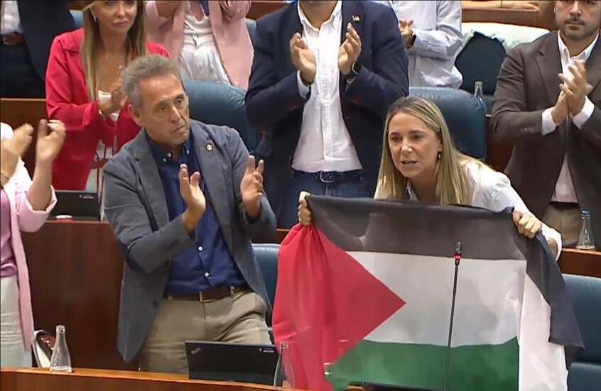 "رافعة علم فلسطين".. نائبة إسبانية توبخ رئيسة إقليم مدريد وتعطيها درسا في الانسانية والتاريخ (فيديو)