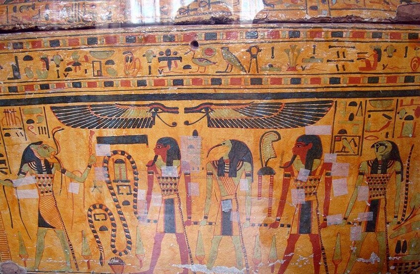سرداب للفراعنة داخل مستوصف صحي يثير فضيحة في مصر