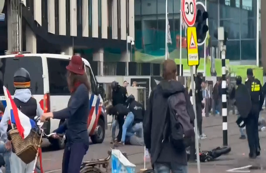 هولندا.. اعتقال متظاهرين مناهضين لسياسة الهجرة في لاهاي (فيديو)