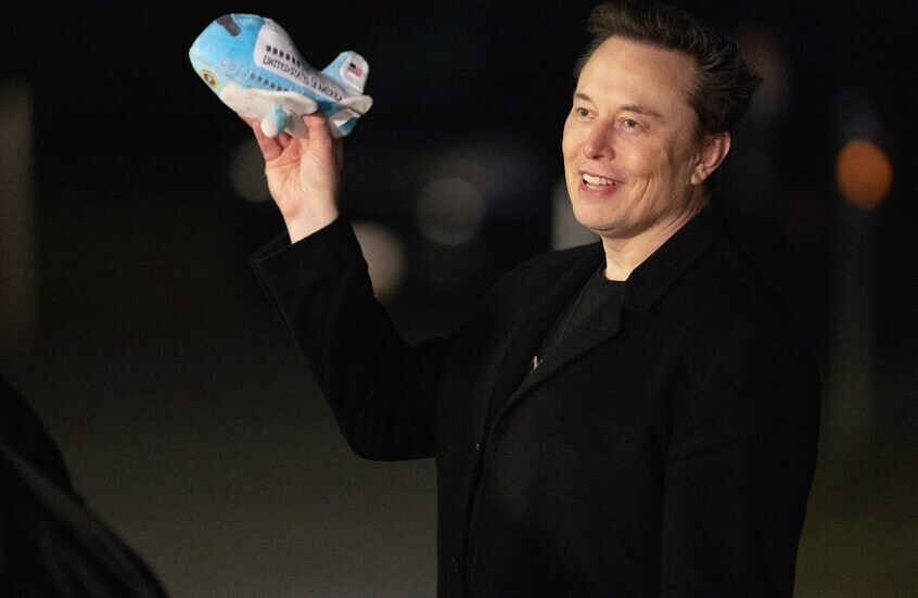 إيلون ماسك يعين طالبا غير متخرج قائدا لفريق تدريب الذكاء الاصطناعي