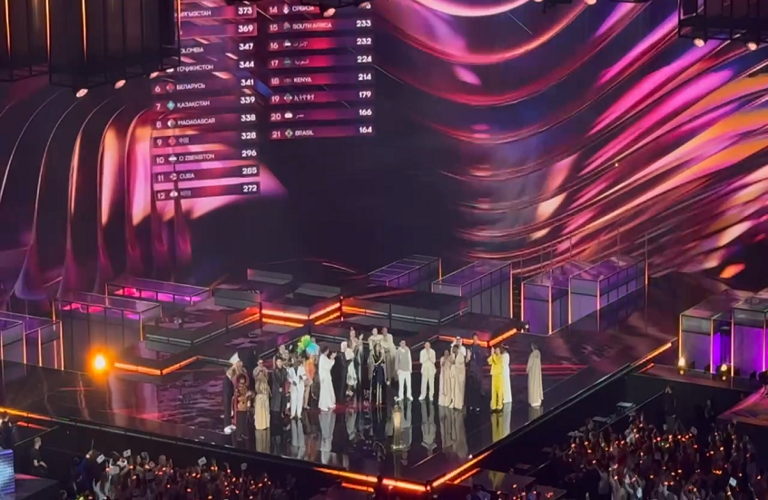 الفنان الفيتنامي دوك فوك يخطف الأنظار ويفوز بلقب مسابقة "إنترفيجن" (فيديوهات)