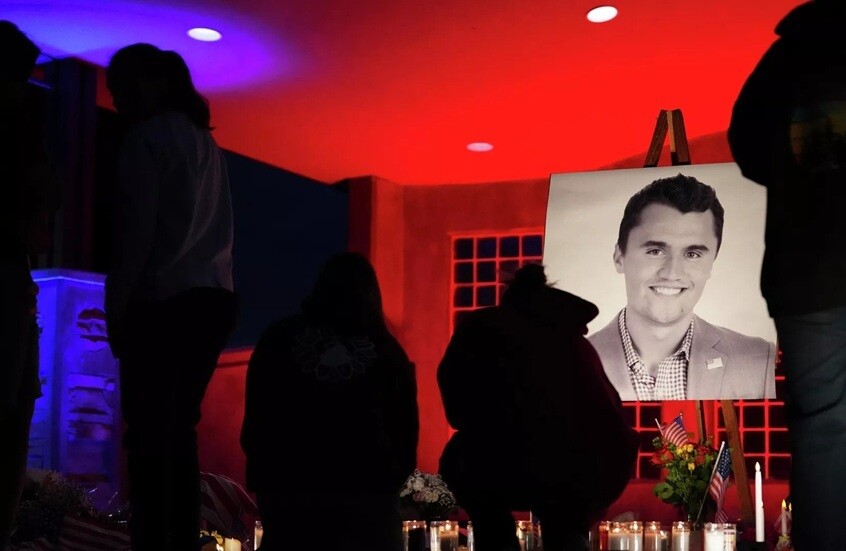 ماسك ينشر لقطات من مراسم تأبين تشارلي كيرك في الولايات المتحدة