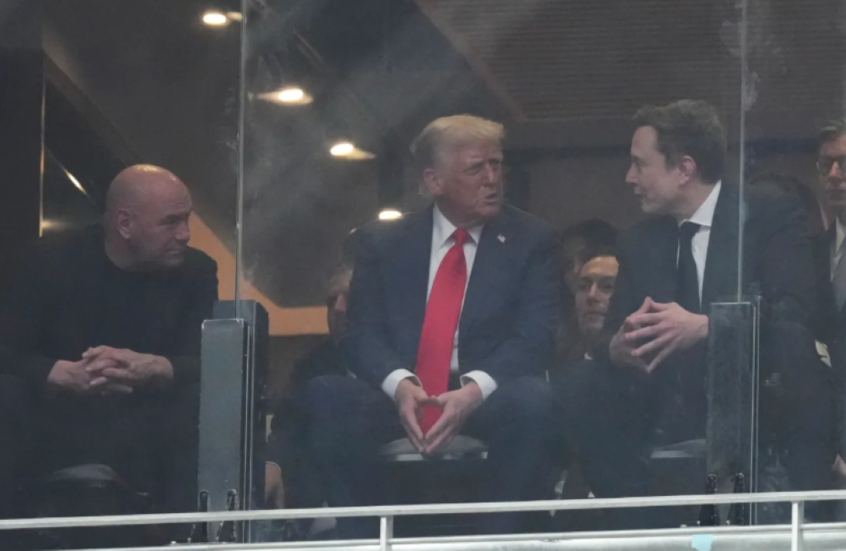 أول لقاء علني بعد الخلاف.. تأبين كيرك يجمع ترامب وماسك