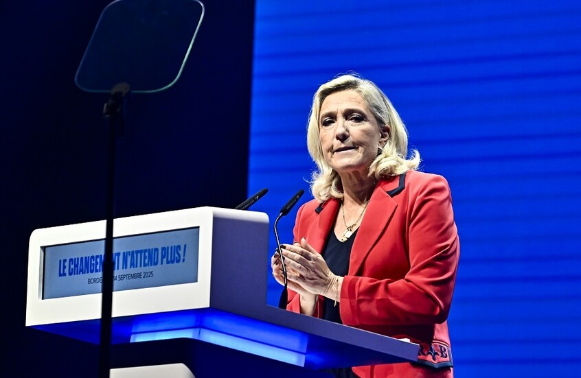 "بوليتيكو": الاتحاد الأوروبي يسارع لإقرار الميزانية خشية فوز حلفاء لوبان في الانتخابات الفرنسية