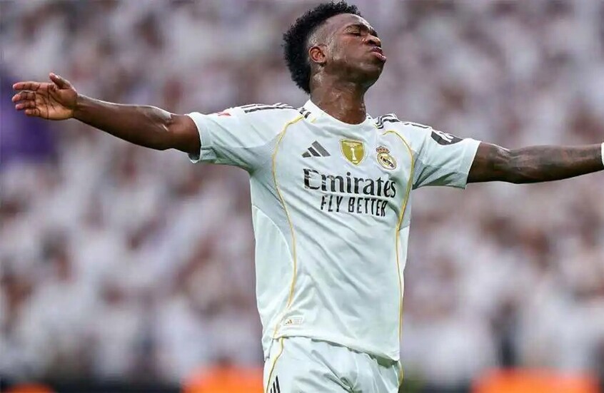 أزمة جديدة تواجه فينيسيوس جونيور في ريال مدريد.. واللاعب يشتكي من ألونسو