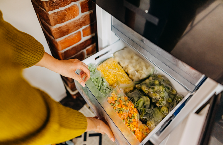 خمسة أطعمة مجمّدة ينبغي إذابتها قبل الطهي لتفادي المخاطر