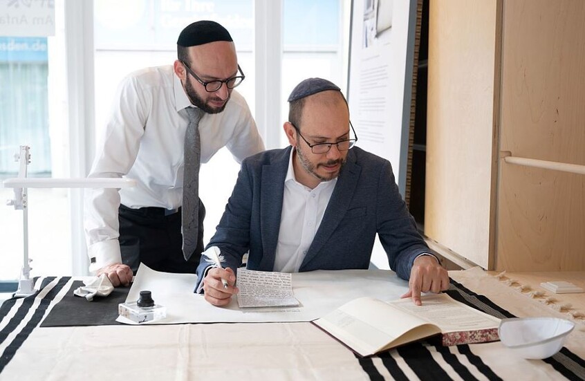 كيف ينقذ الذكاء الاصطناعي رجال الدين؟