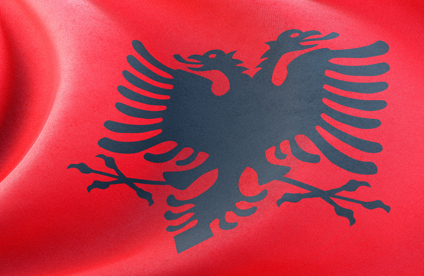 سيجارة تطيح بنائب وزير الداخلية الألباني