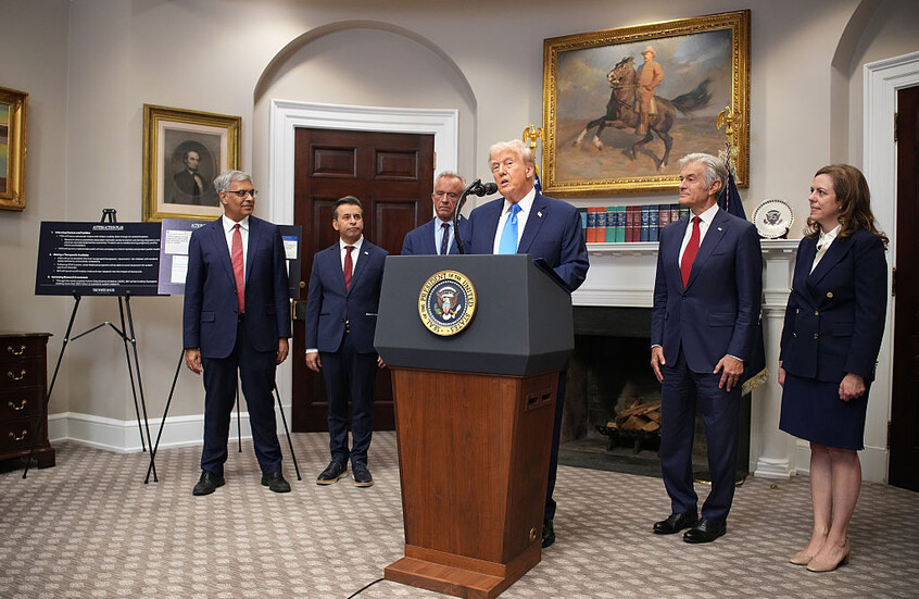 "يسبب التوحد".. ترامب يحذر النساء الحوامل من دواء "الباراسيتامول" (فيديو)