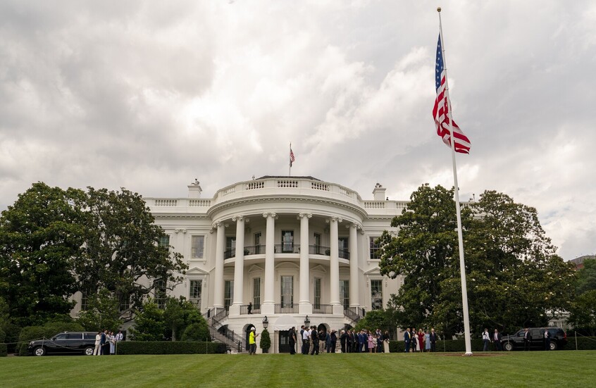 البيت الأبيض يرفض دعوة مادورو للحوار