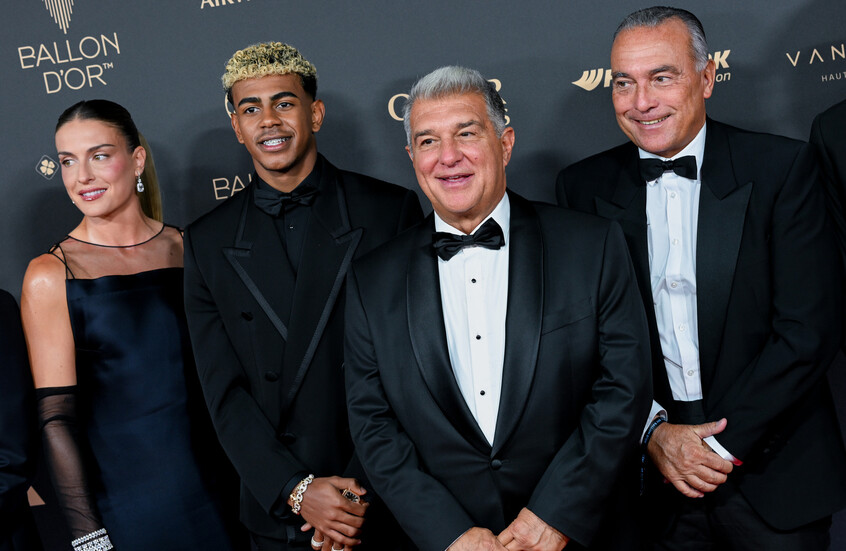 جماهير باريس تهاجم وفد برشلونة بعد حفل الكرة الذهبية