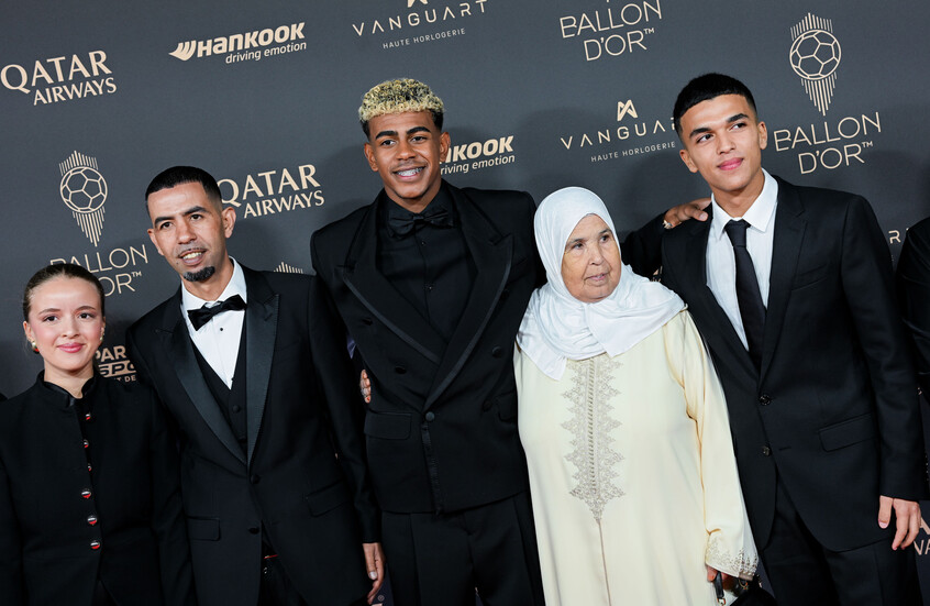 والد لامين جمال يتهم منظمي حفل الكرة الذهبية لعام 2025 بإيذاء ابنه