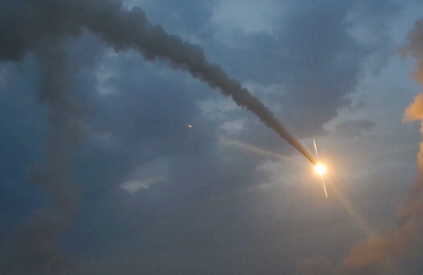 الدفاع الروسية تعلن عن تنفيذ ضربة مركّبة ردا على هجوم أوكراني على مواقع مدنية في القرم