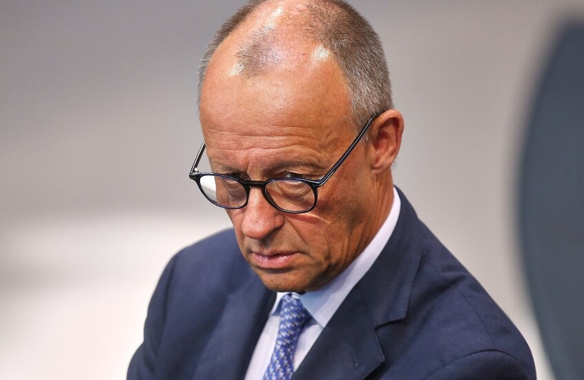 شعبية ميرتس تهوي