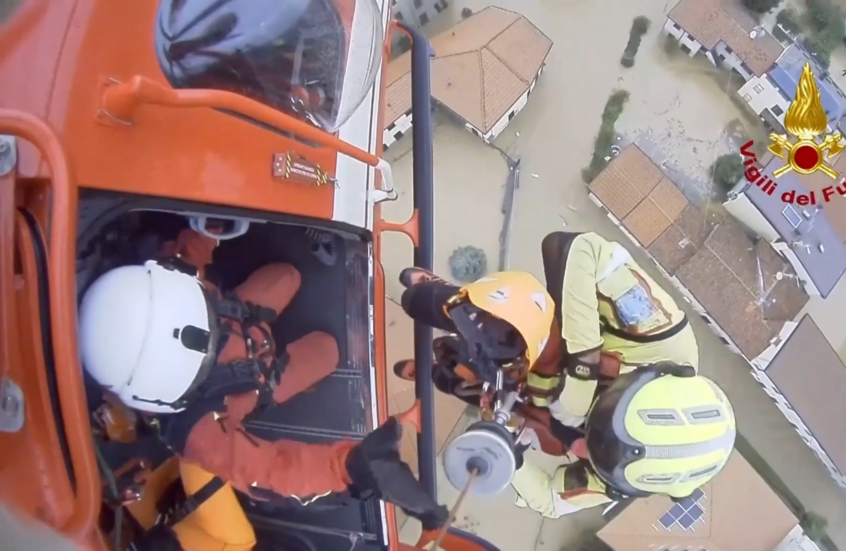 فيضانات وانهيارات طينية تضرب إيطاليا