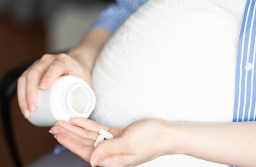 هل يعد الباراسيتامول آمنا للحوامل؟.. رأي العلم حول علاقته بالتوحد