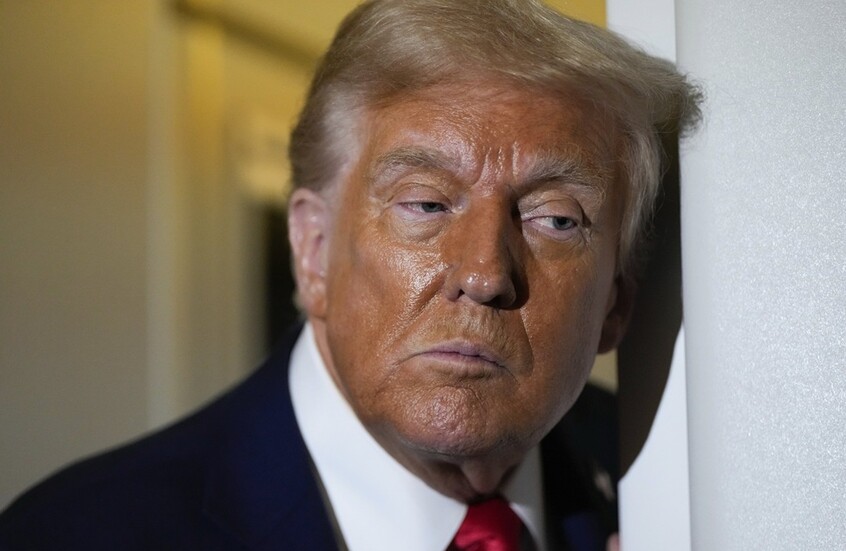 رغم خطر الإغلاق الحكومي.. ترامب يلغي بشكل مفاجئ اجتماعا مع شومر وجيفريز ويشرح الأسباب