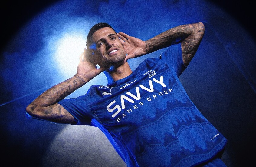 تصرف مستفزز.. كانسيلو يثير غضب جمهور الهلال السعودي