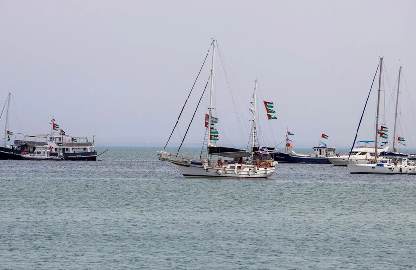 "أسطول الصمود العالمي": سماع دوي انفجار قوي بالقرب من سفينة "دير ياسين"