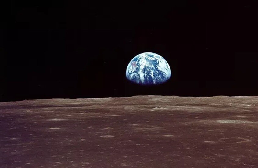 تربة القمر بين موسكو وواشنطن!