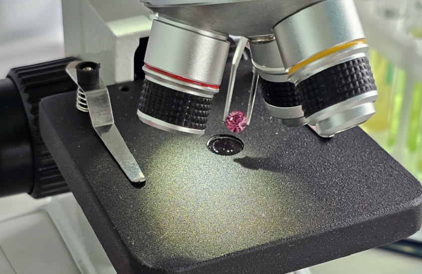 بفضل الألماس.. خطوة جديدة نحو تطوير أجهزة الزراعة الطبية بلا بطاريات