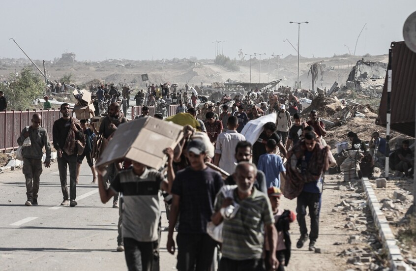 جازية.. فلسطينية تجاوزت المئة عام تروي مأساة نزوحها في غزة وسط حصار وقصف متواصل (صورة)