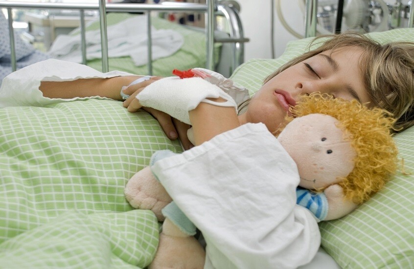 كيف تحمي طفلك عند المرض؟.. نصائح لتفادي أخطاء العلاج المنزلي