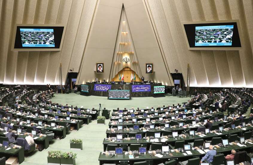 صحيفة إيرانية تتهم مسؤولا رفيعا بكشف معلومات عسكرية حساسة